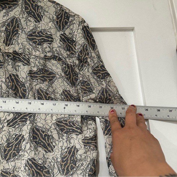 Storm & Marie Frog Print Button Front Shirt Blouse sz L - Picture 7 of 8
